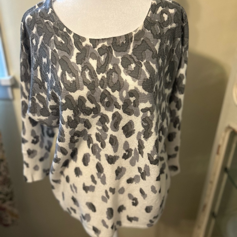 a.n.a Gray and White Leopard Print Sweater
